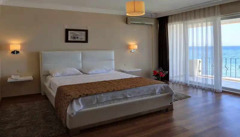 Deniz manzaralı lüks çift kişilik oda - Elbis Hotel